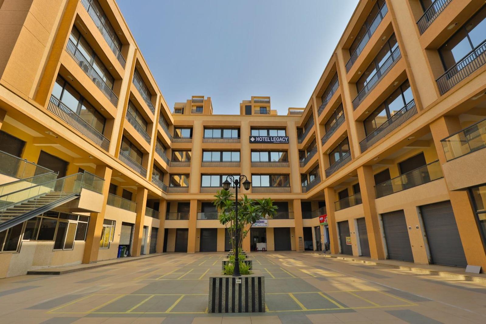 Hotel Legacy Ahmedabad Esterno foto