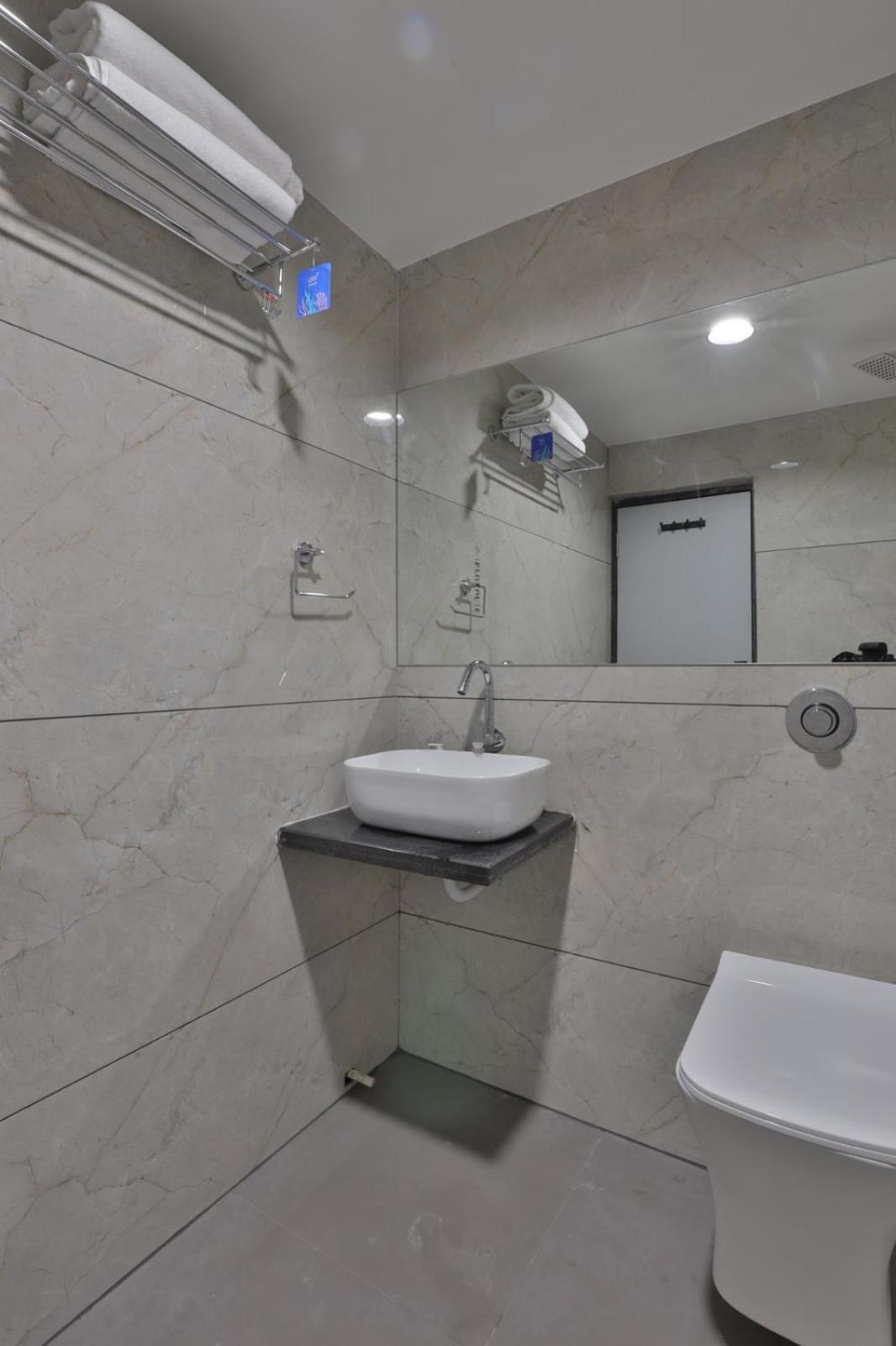 Hotel Legacy Ahmedabad Esterno foto