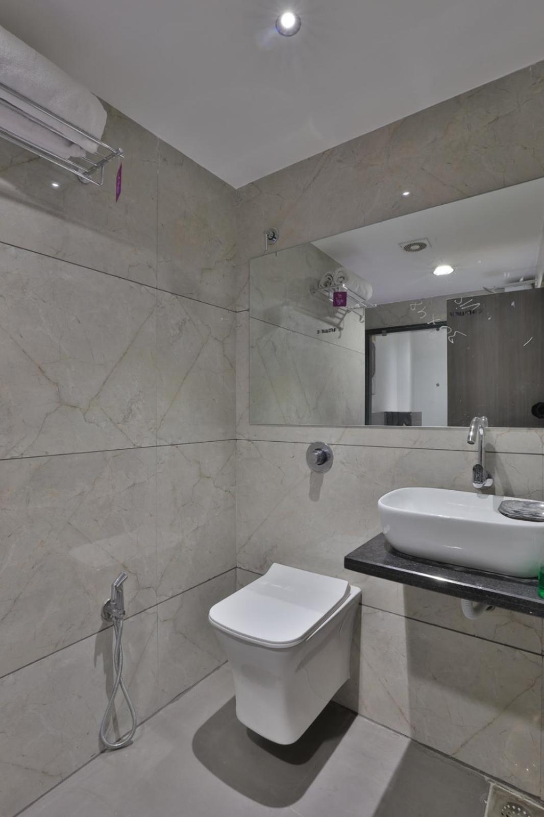 Hotel Legacy Ahmedabad Esterno foto