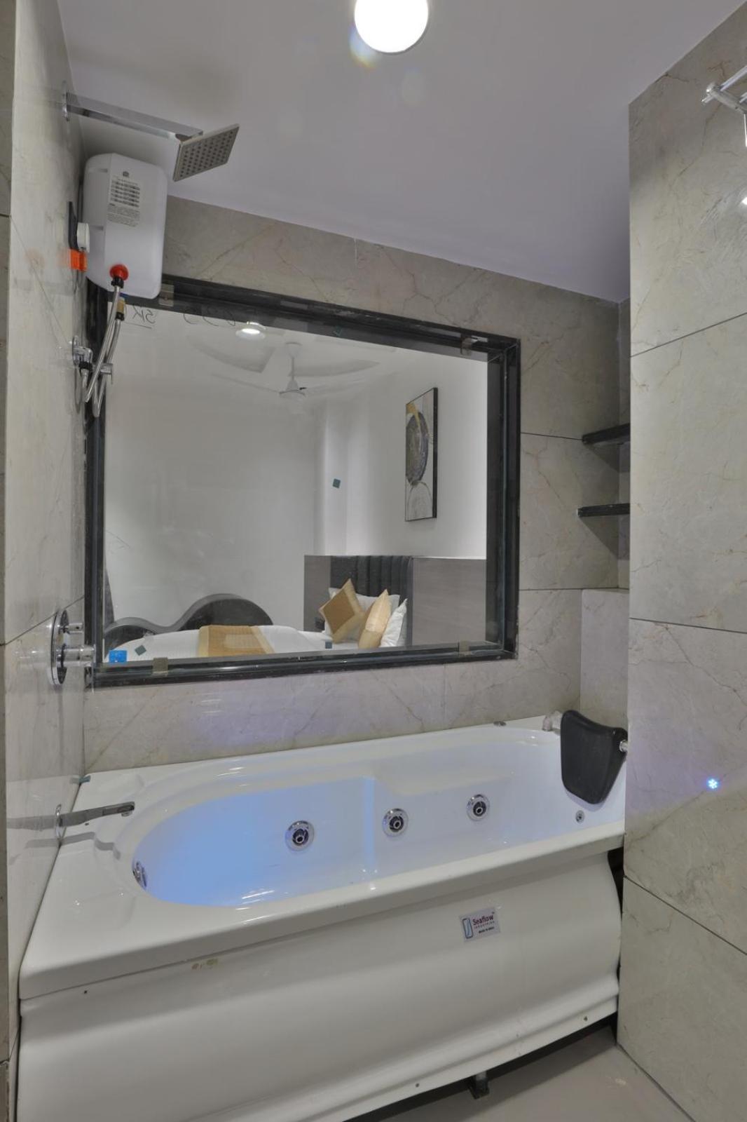 Hotel Legacy Ahmedabad Esterno foto